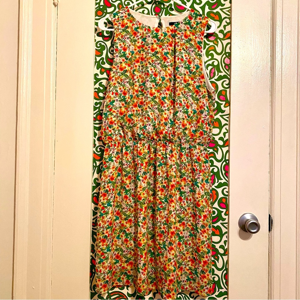 Sweet and feminine floral A-line dress, size 14.